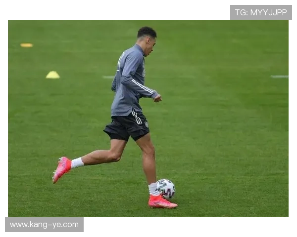 穆西亚拉：从斯图加特青训到拜仁一线队的生涯跃迁解析