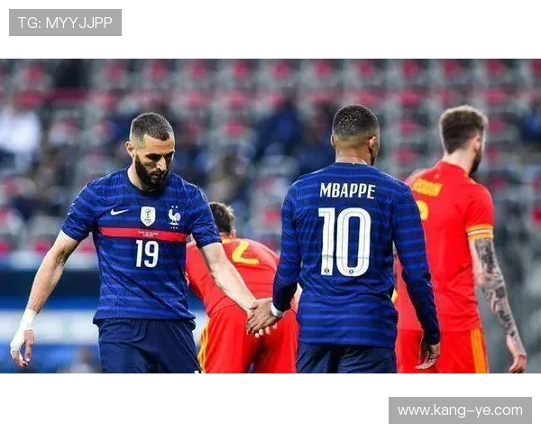 巴黎圣日耳曼巨星云集却表现混乱,团队重建问题逐步显现