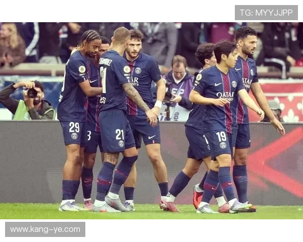 巴黎圣日耳曼强强对话表现越发被动,阶段性问题是否逐渐显现影响球队稳定性